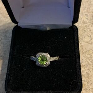 𝅺sterling Silver with faux diamonds and faux center stone